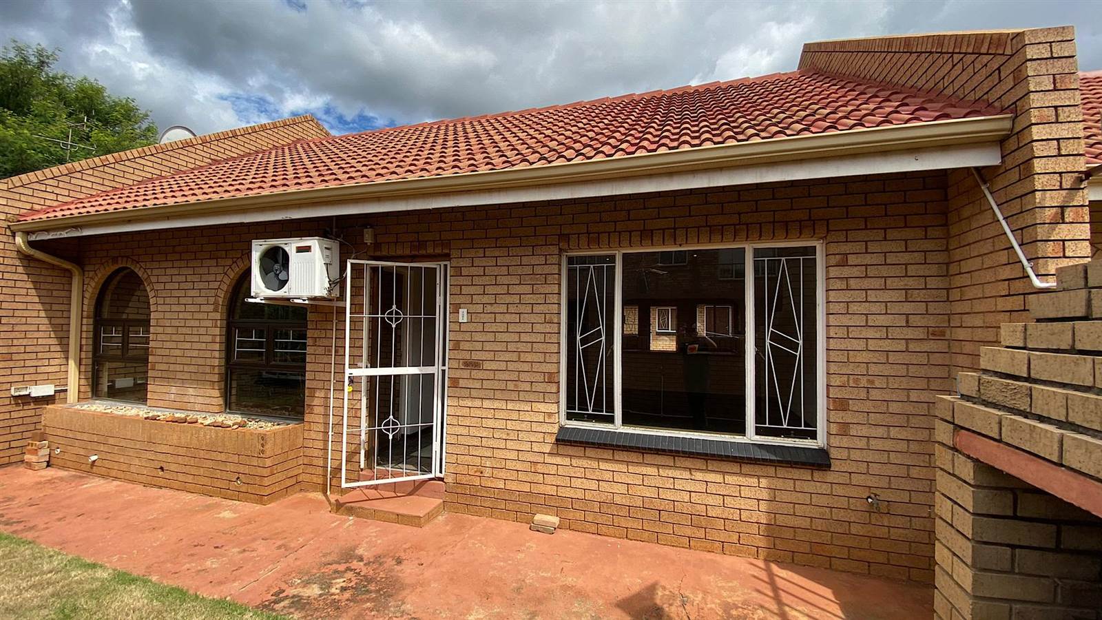 2 Bed Townhouse in Carletonville photo number 19