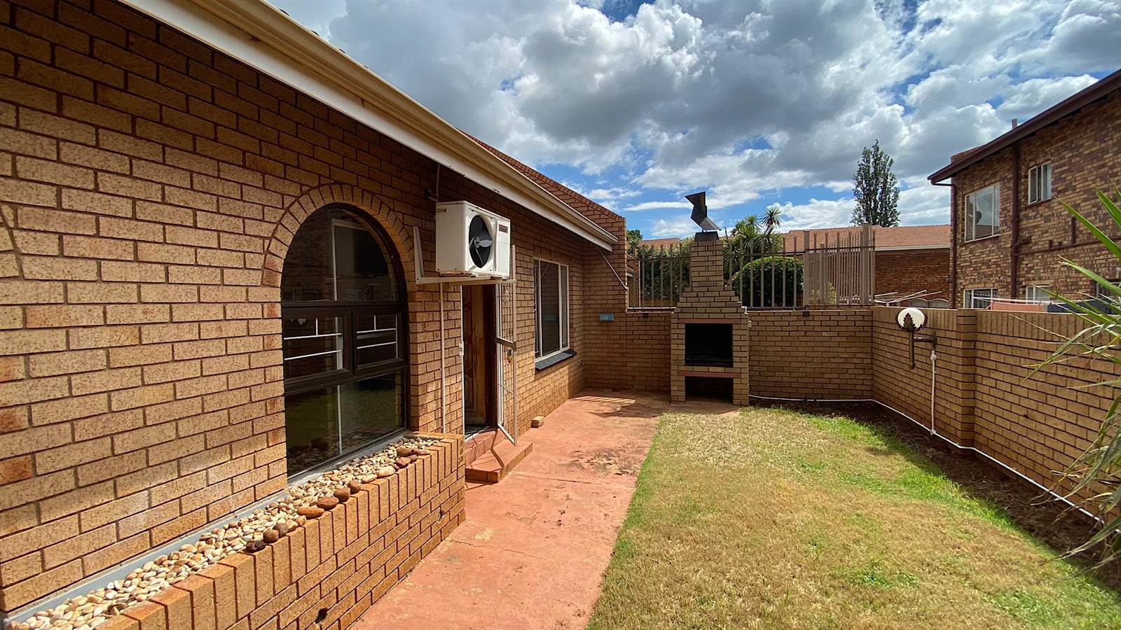 2 Bed Townhouse in Carletonville photo number 15