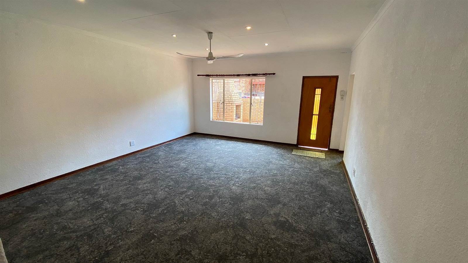 2 Bed Townhouse in Carletonville photo number 5