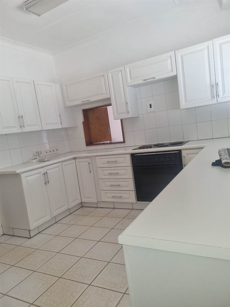 4 Bed House in Bosmont photo number 1