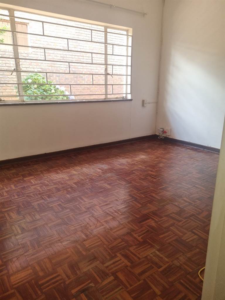 4 Bed House in Bosmont photo number 3