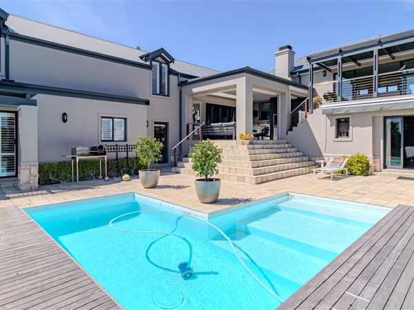 4 Bedroom House 4 Bedroom House