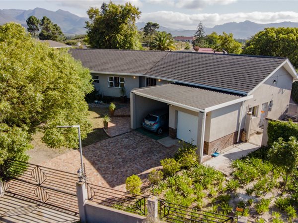5 Bed House in Grabouw
