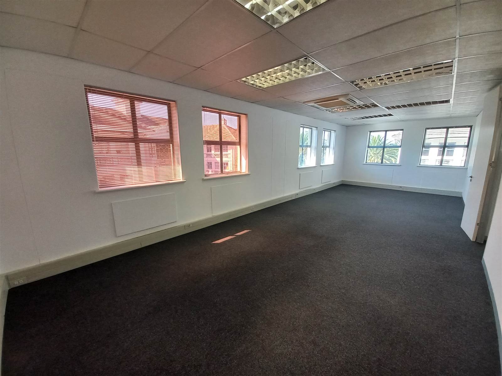 330  m² Commercial space in Kenilworth photo number 15