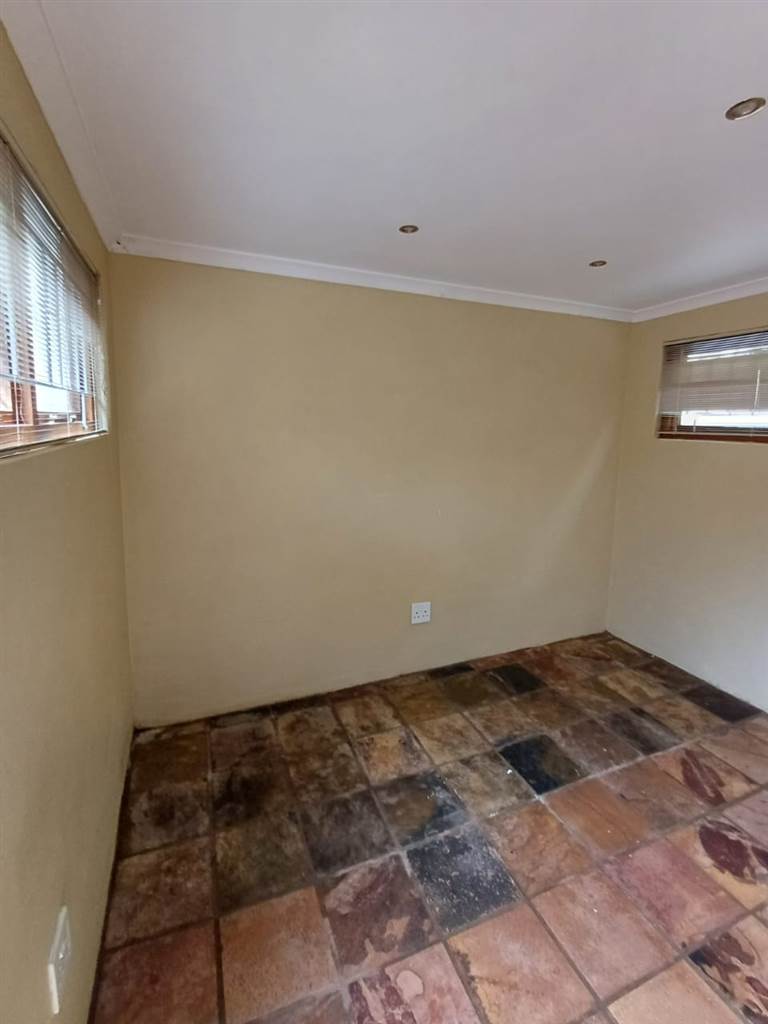 1 Bed Flat in Bredasdorp photo number 12