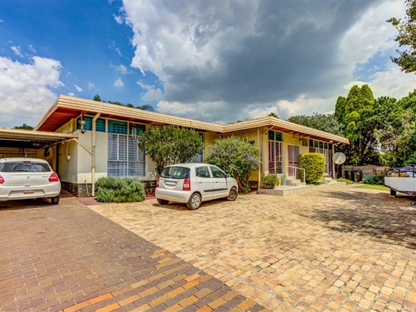 4 Bedroom House 4 Bedroom House