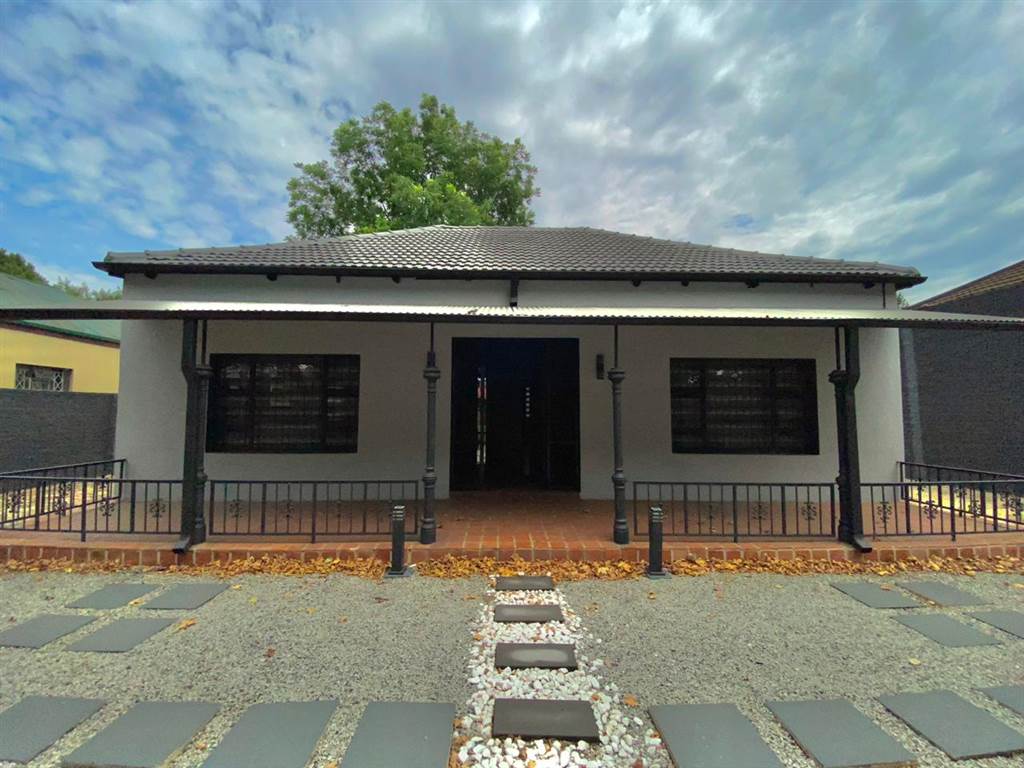 3 Bed House in Benoni Central photo number 2