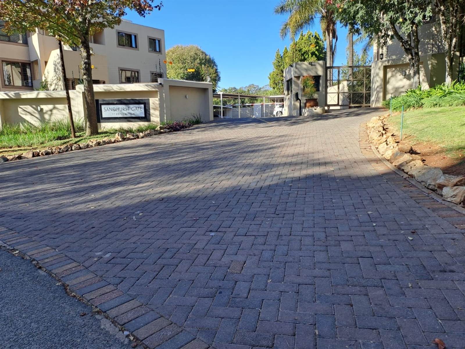 1 Bed Apartment in Craighall photo number 13