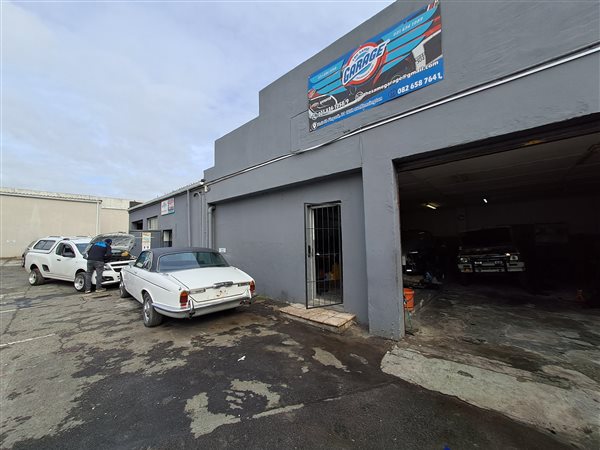 377  m² Industrial space in Maitland