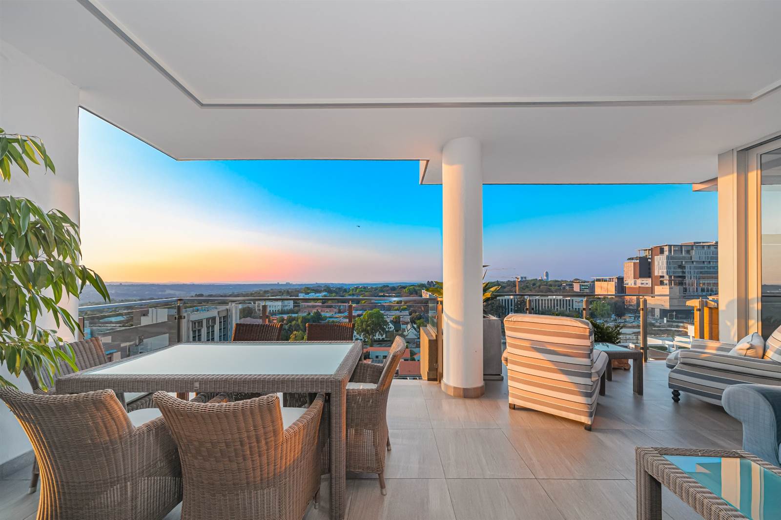 3 Bed Penthouse in Rosebank photo number 4
