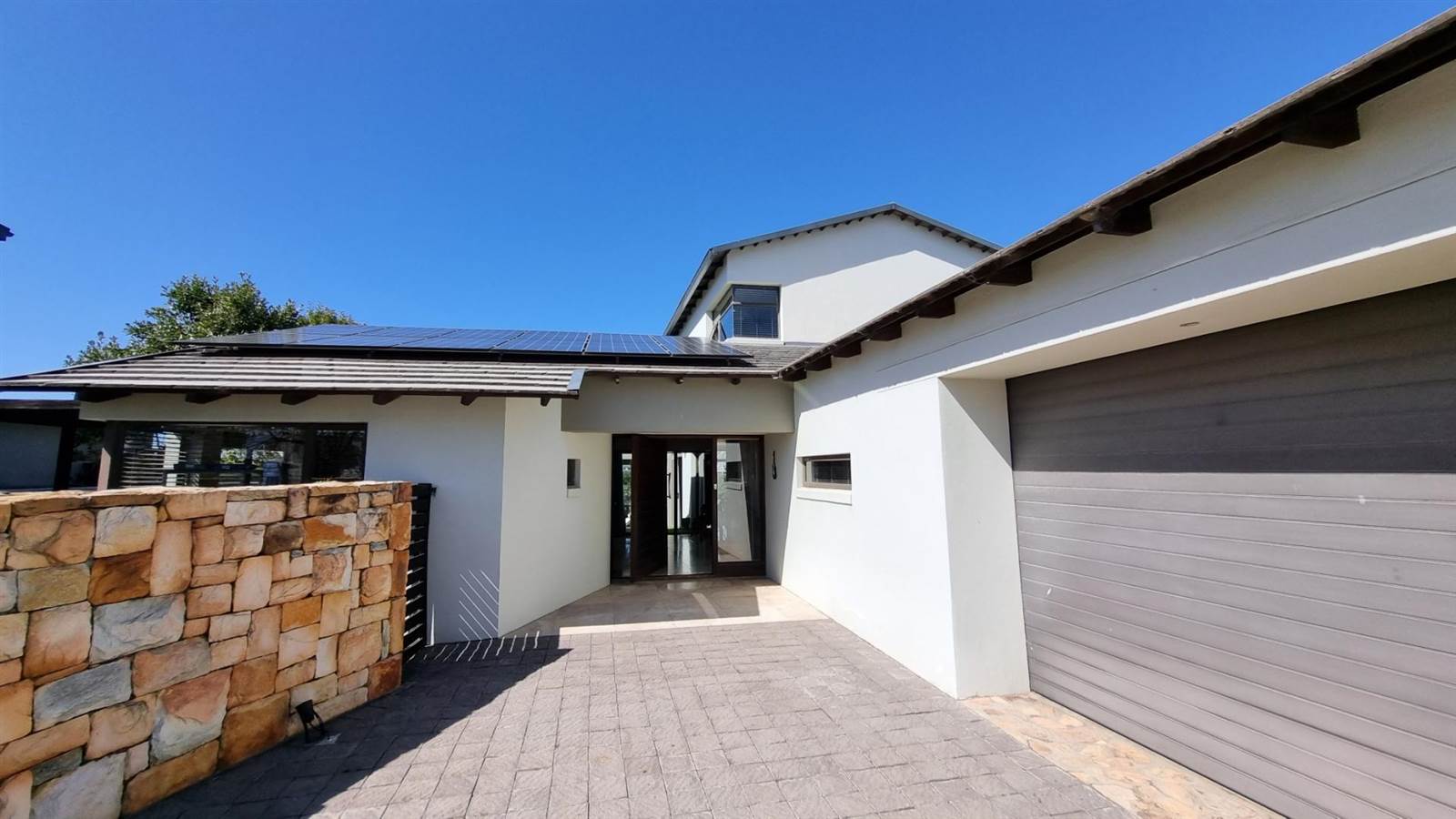 4 Bed House in Oubaai and surrounds photo number 2