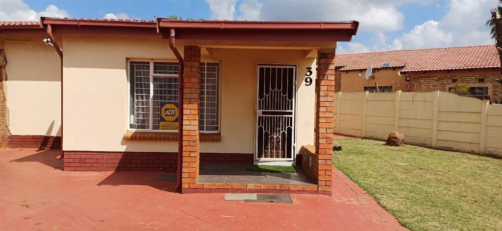 3 Bed House in Lenasia photo number 2