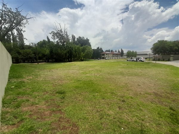 702 m² Land