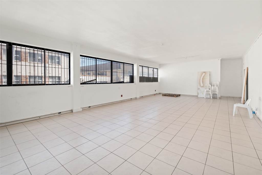 95  m² Commercial space in Parow Central photo number 3
