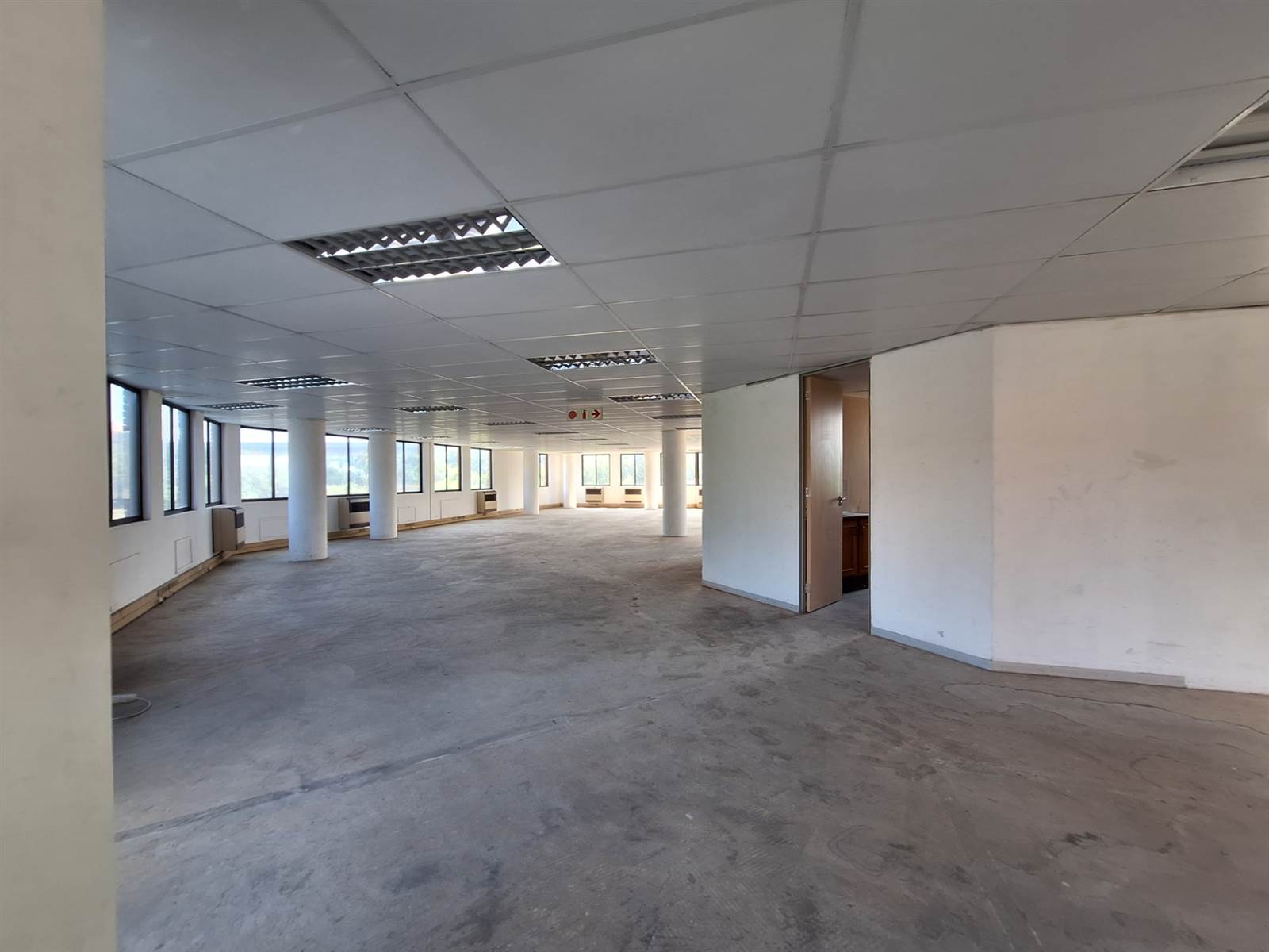 1041  m² Office Space in Centurion CBD photo number 8