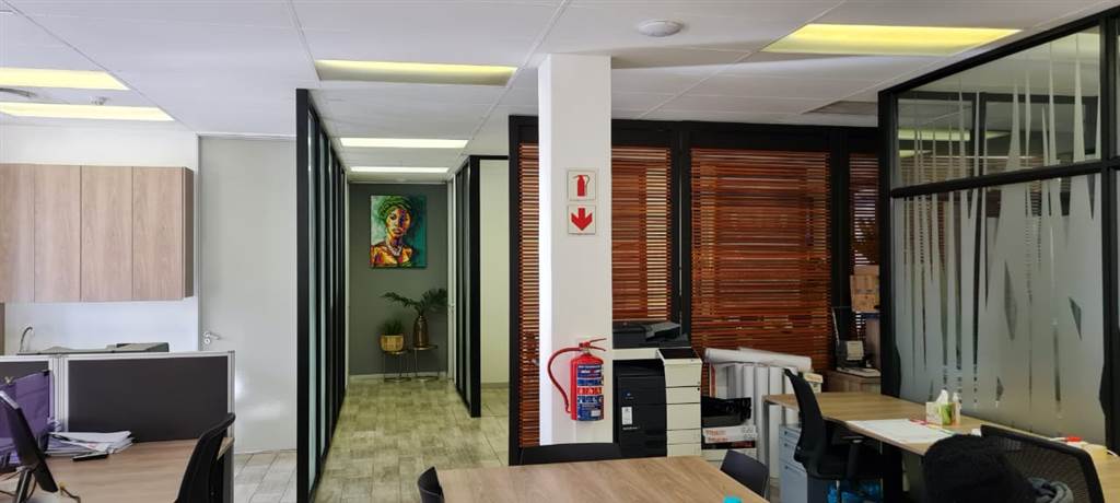 165  m² Office Space in Illovo photo number 2