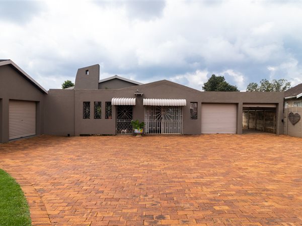 3 Bedroom House 3 Bedroom House