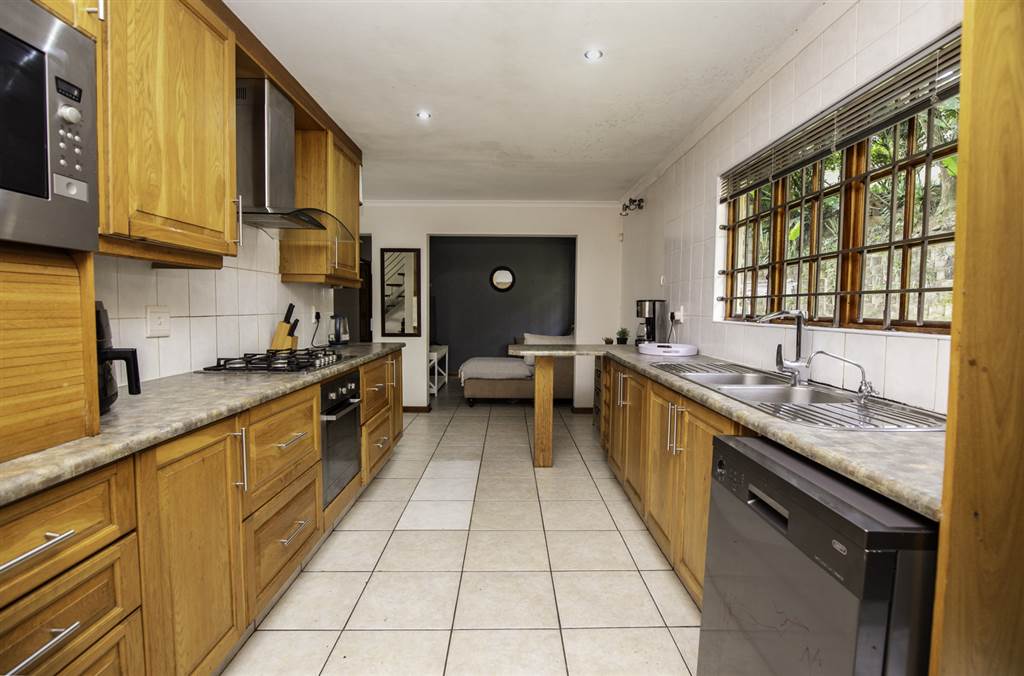 3 Bed Townhouse in Assagay photo number 3
