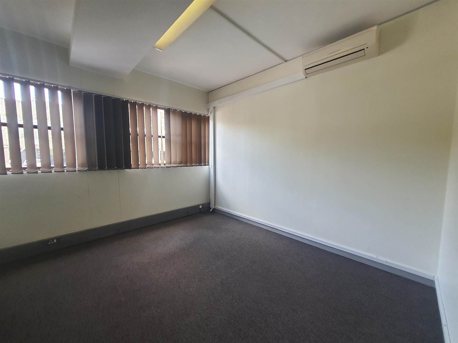 107  m² Commercial space in Westville photo number 8