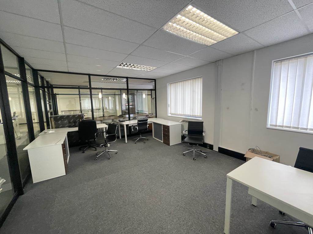 365.77  m² Commercial space in Rosebank photo number 21