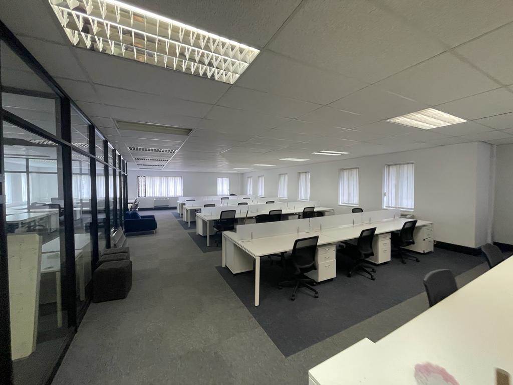 365.77  m² Commercial space in Rosebank photo number 16