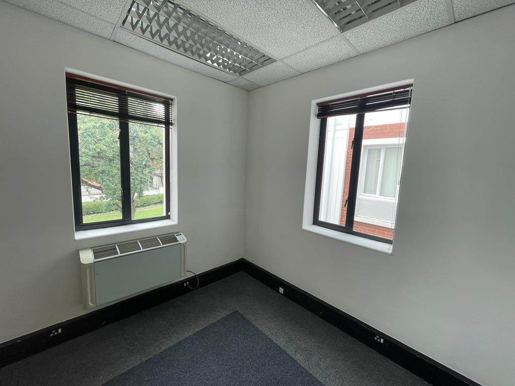 365.77  m² Commercial space in Rosebank photo number 14