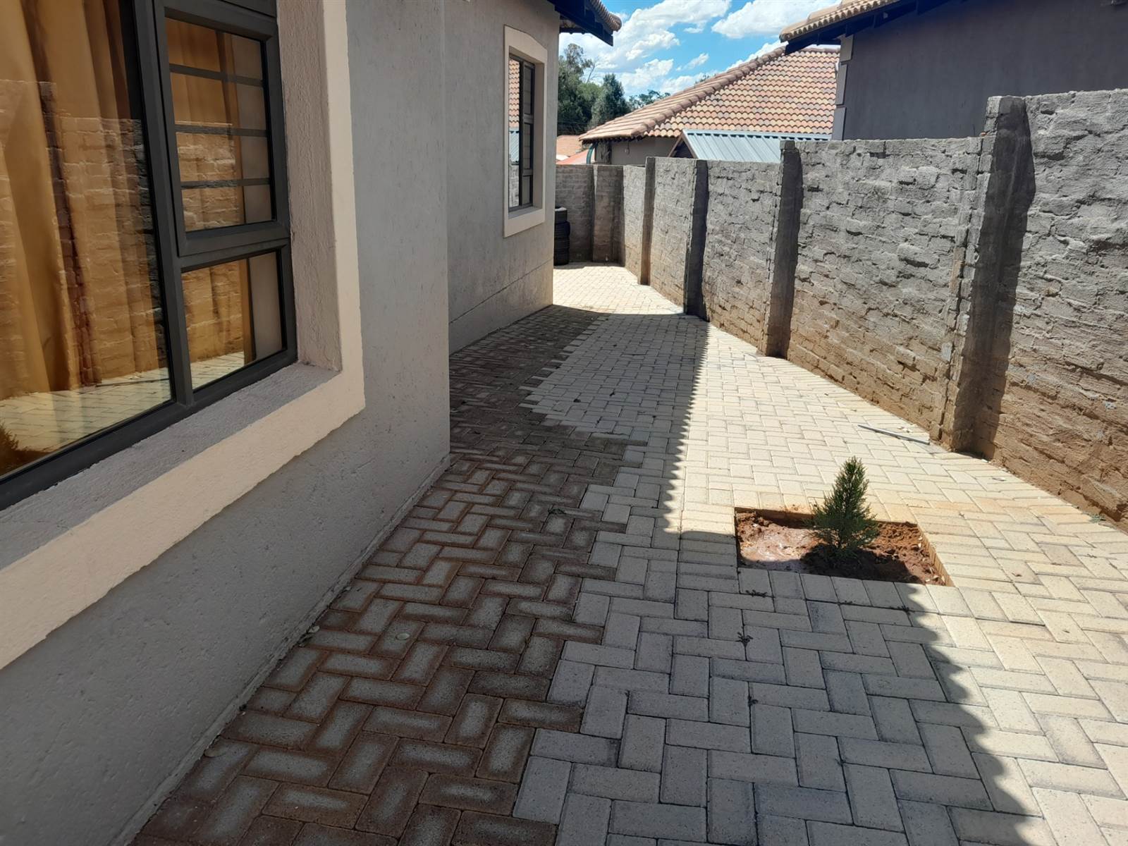 3 Bed Townhouse in Kuruman photo number 3