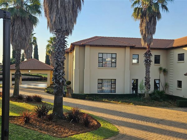 5 Bedroom House 5 Bedroom House