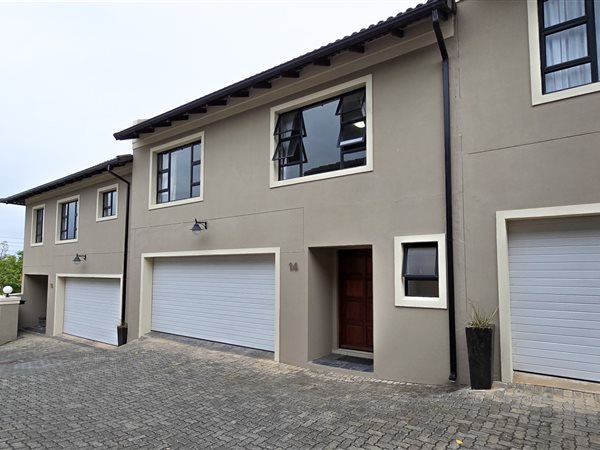4 Bed Townhouse in Beacon Bay