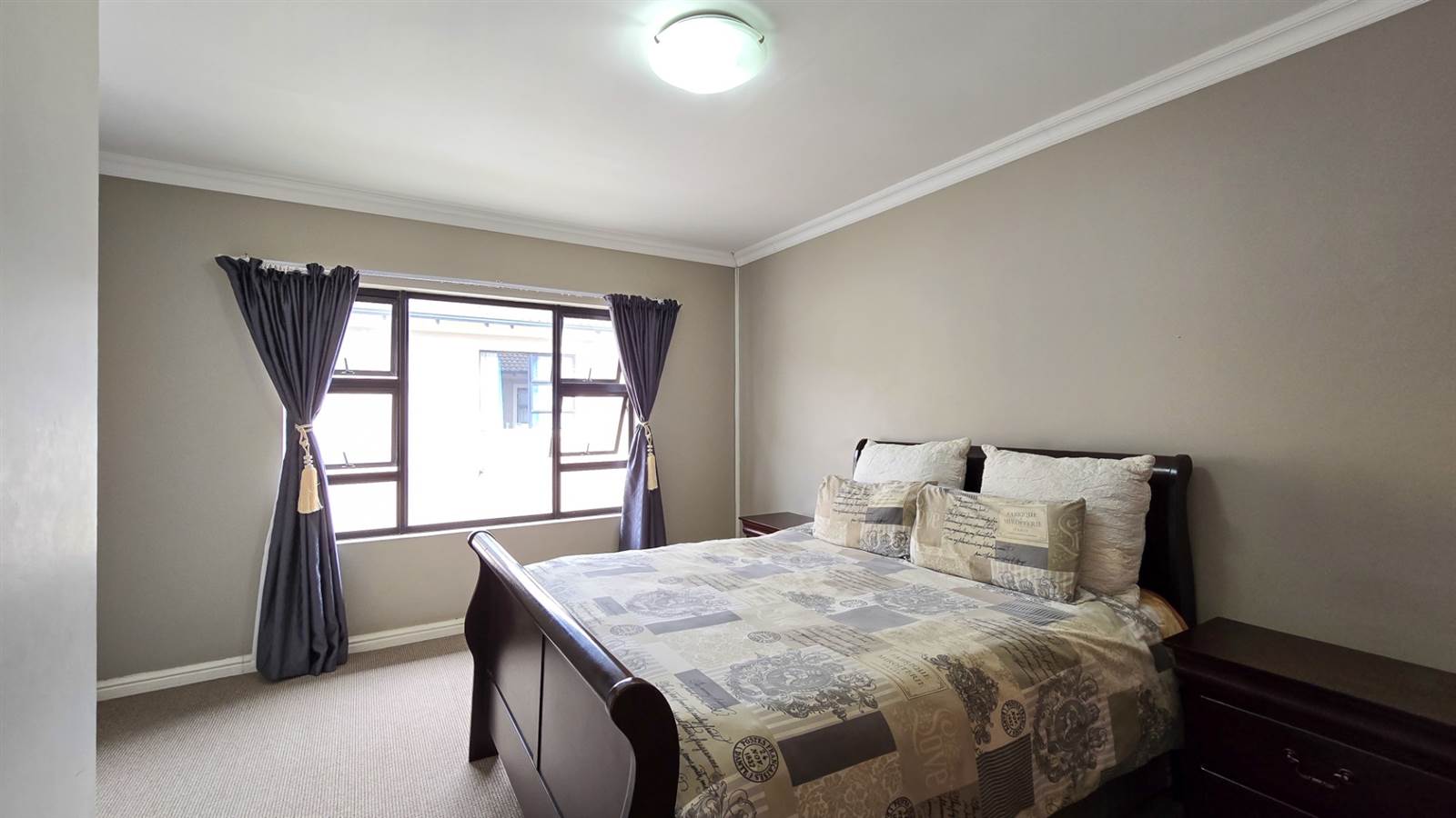4 Bed Townhouse in Beacon Bay photo number 16