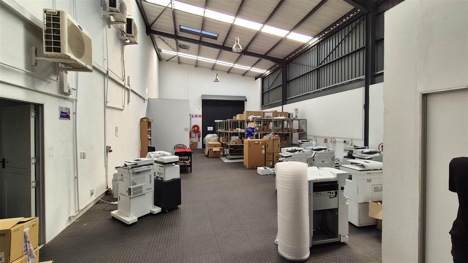 364  m² Industrial space in North Riding photo number 17