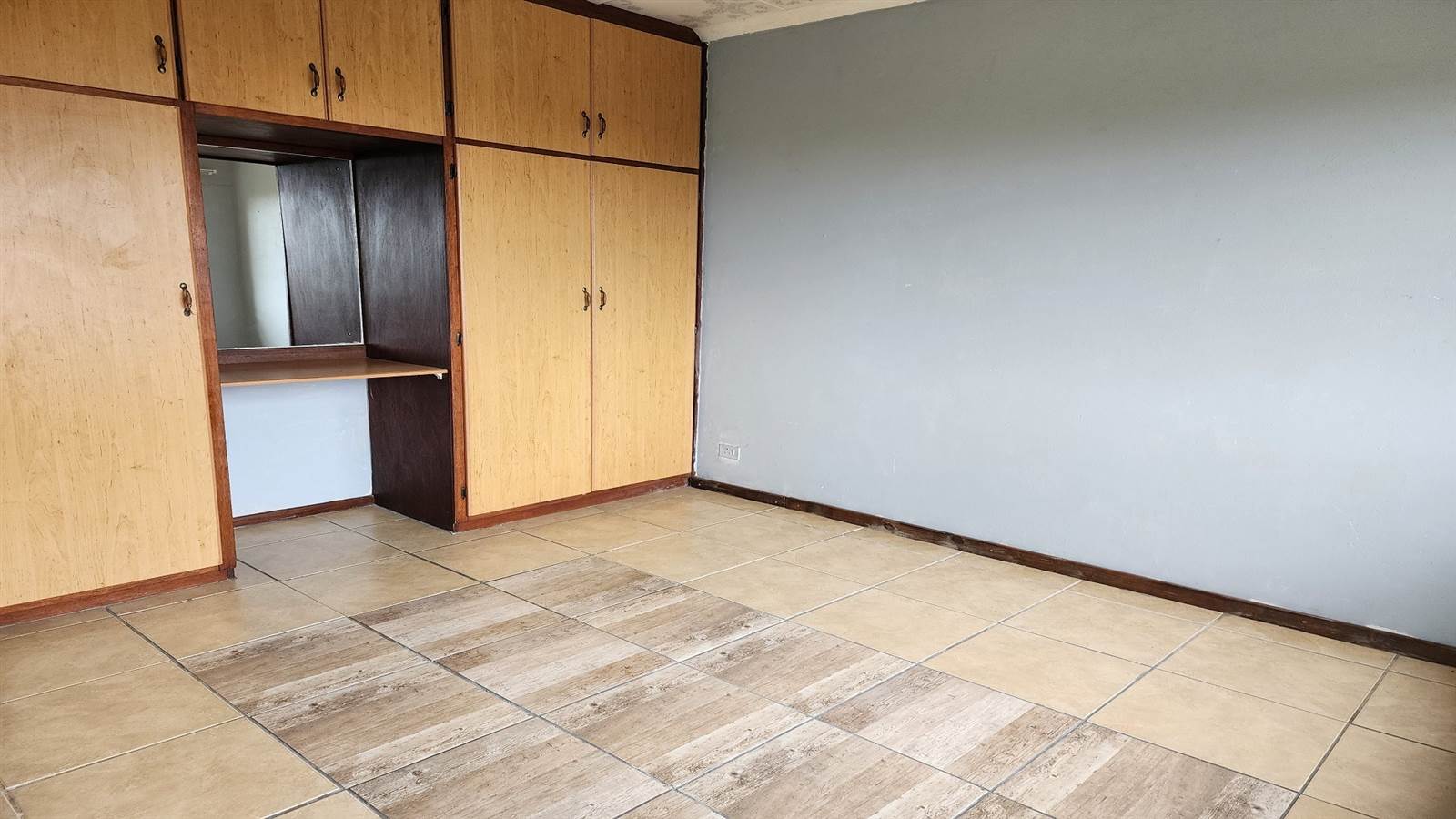 2 Bed Apartment in Umkomaas photo number 9