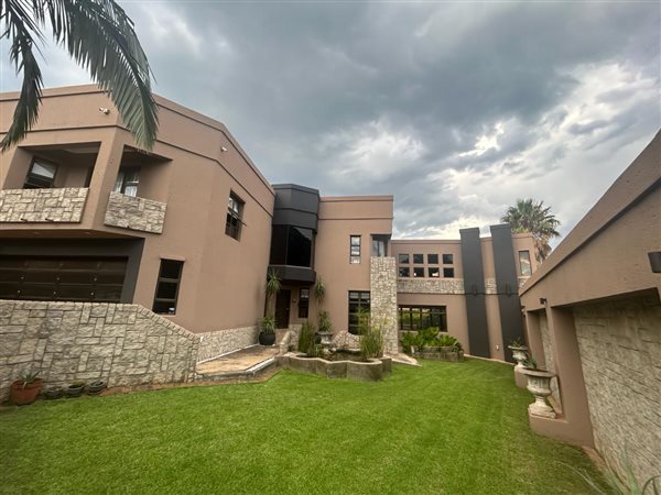 5 Bedroom House 5 Bedroom House