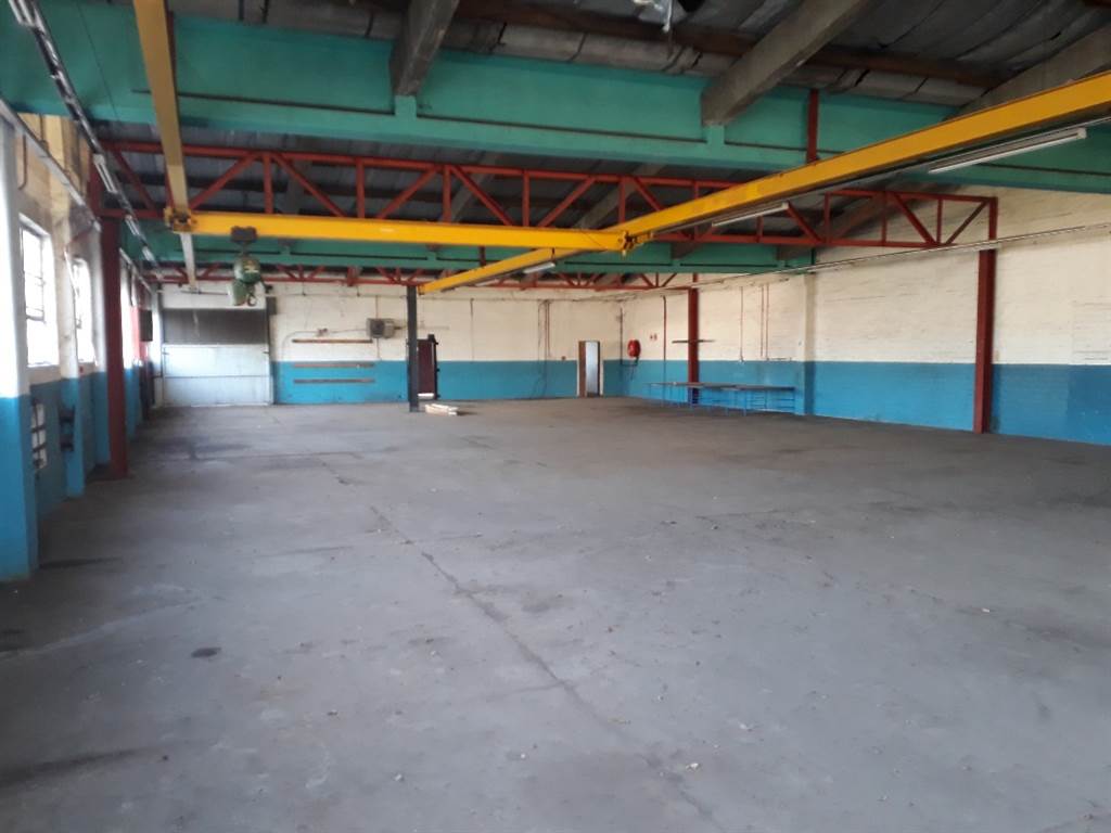 615  m² Industrial space in Alton photo number 2