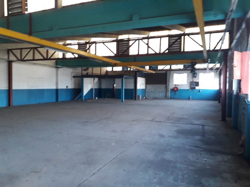615  m² Industrial space in Alton photo number 1