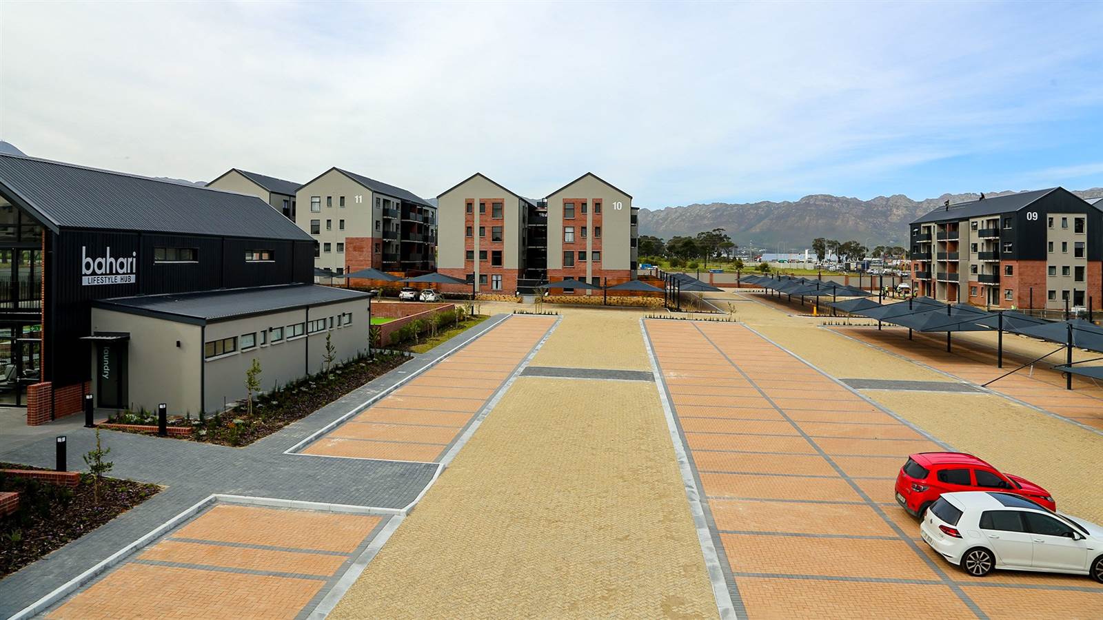 2 Bed Apartment in Somerset West Central photo number 9