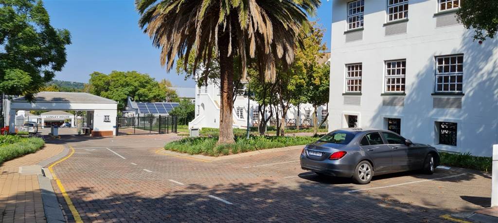 210  m² Office Space in Parktown North photo number 2