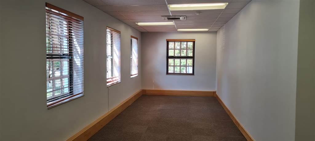 210  m² Office Space in Parktown North photo number 10