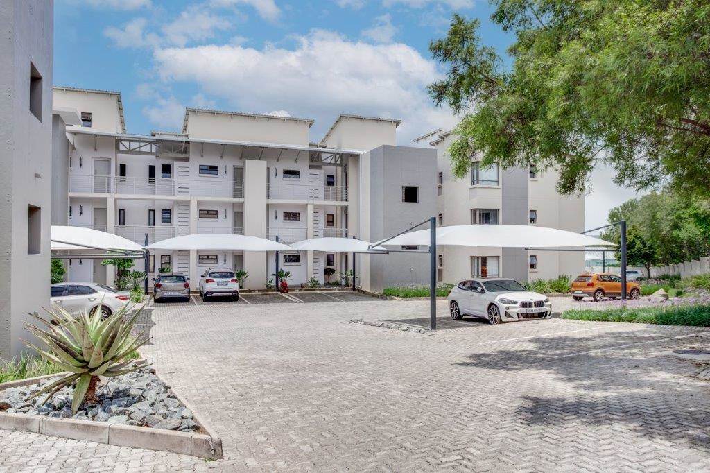 2 Bed Townhouse in Fourways photo number 15