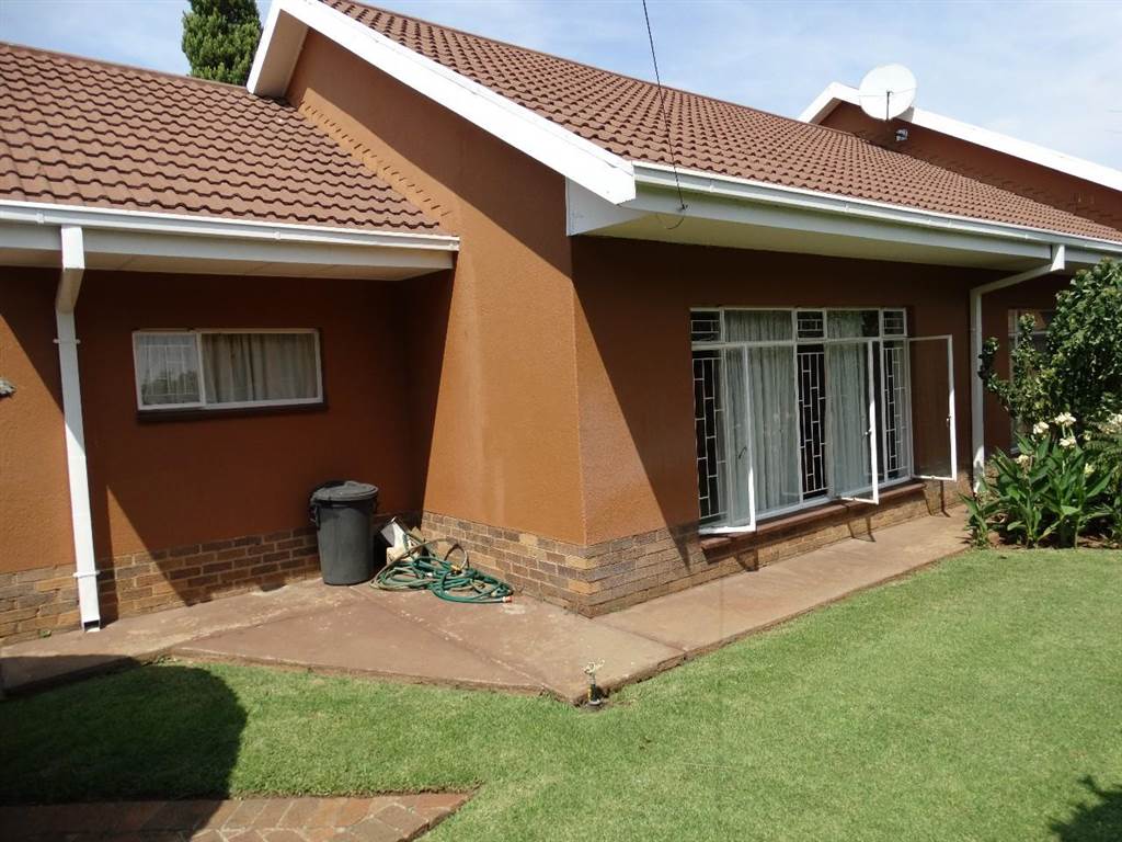 3 Bed House in Potchefstroom Central photo number 26