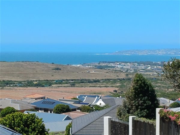 614 m² Land available in Hartenbos