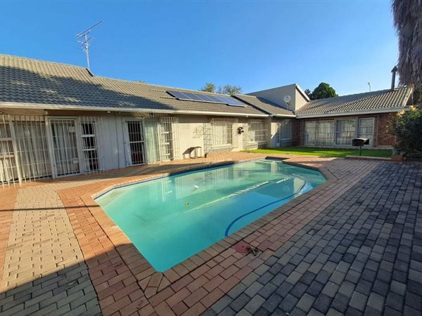 6 Bedroom House 6 Bedroom House