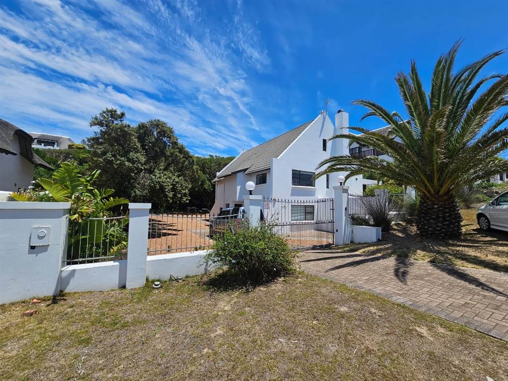 5 Bed House in St Francis Bay photo number 2