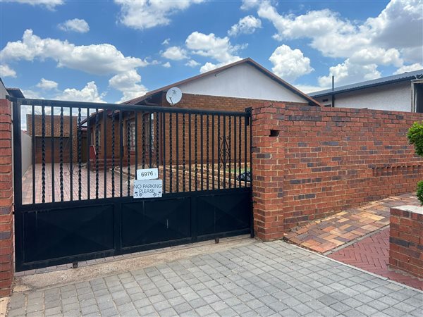 4 Bedroom House 4 Bedroom House