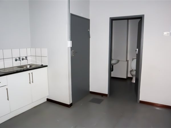 Bachelor apartment in Brakpan Central