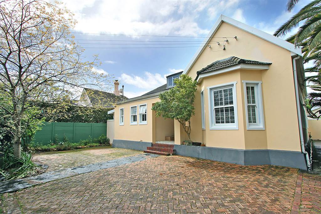 5 Bed House in Claremont photo number 3