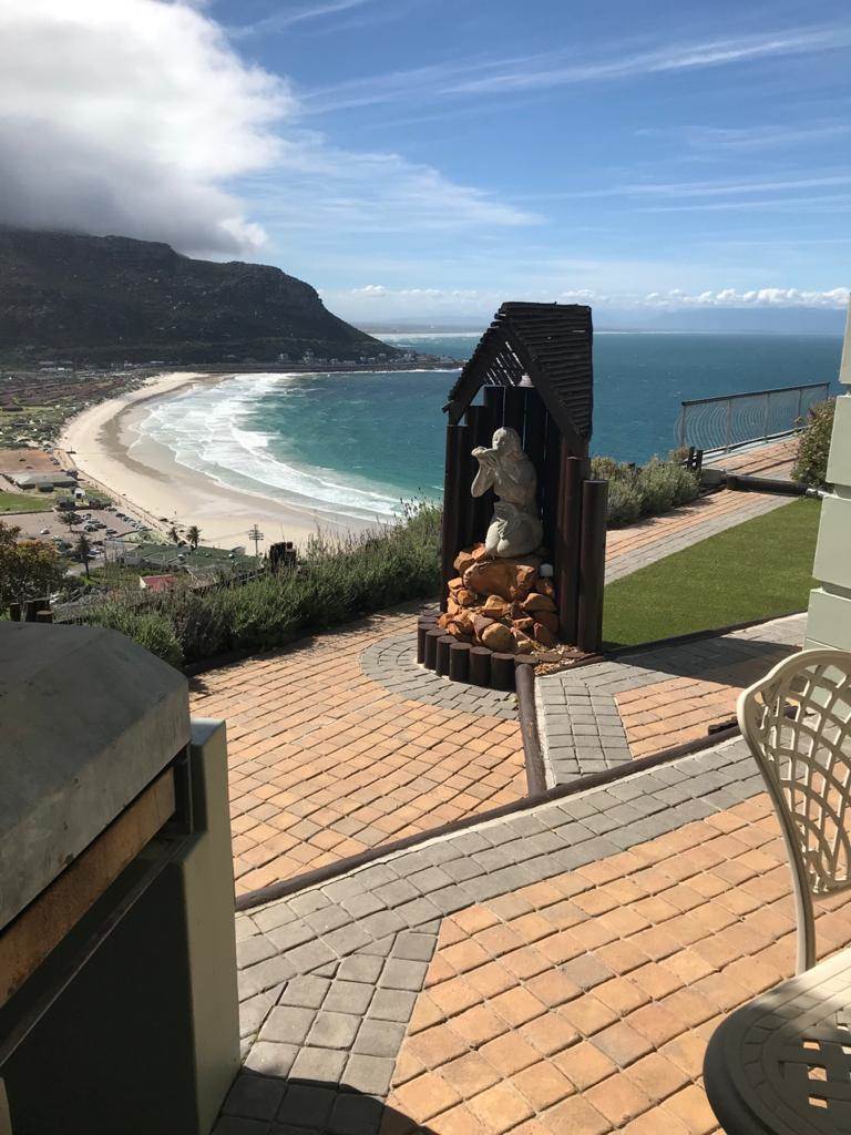 2 Bed Apartment in Fish Hoek photo number 4
