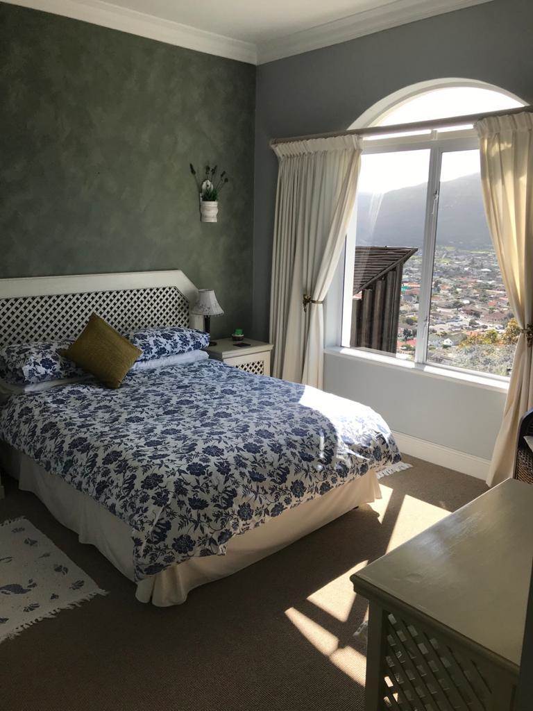 2 Bed Apartment in Fish Hoek photo number 9