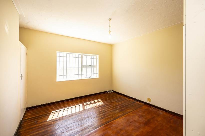 2 Bed Apartment in Southernwood photo number 27
