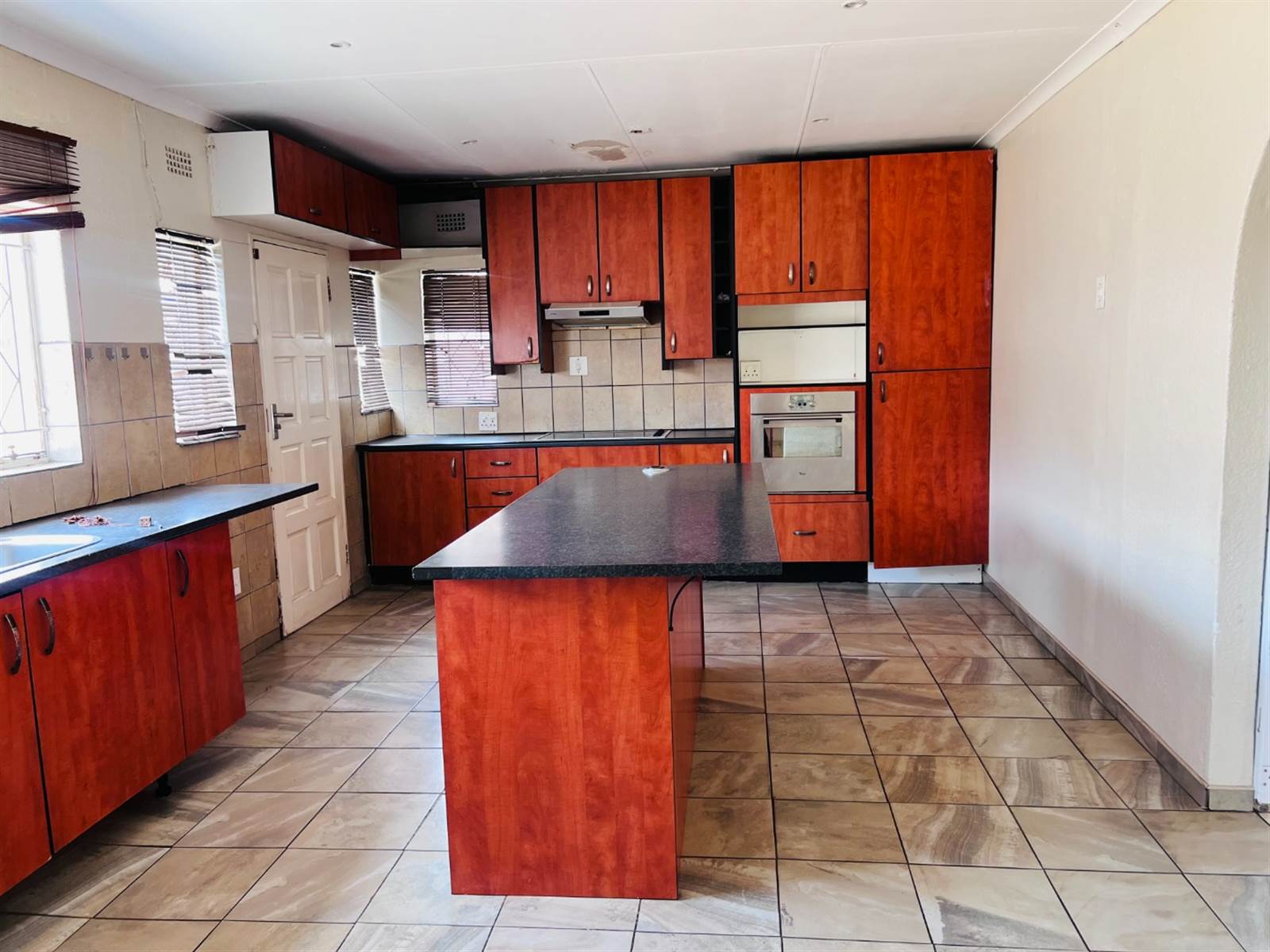 4 Bed House in Lenasia South photo number 17